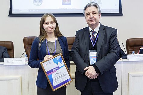 Председатель жюри Волк Е. С. (справа) с финалисткой Путиной О. В. (Екатеринбург)